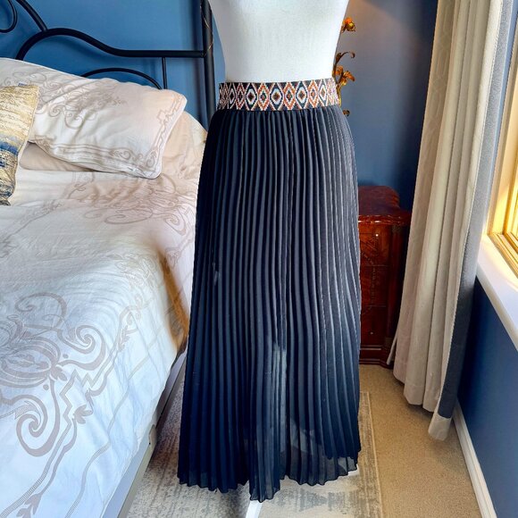 Me & Magic Dresses & Skirts - Boho Pleated Black Maxi Skirt